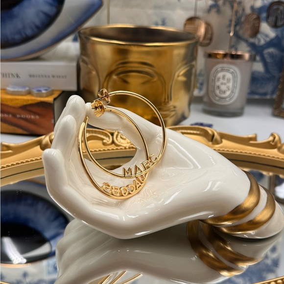 🆕 MARC JACOBS 🧿 NWOT Gold 'The Monogram Hoop' Oversize Earrings - Picture 14 of 15